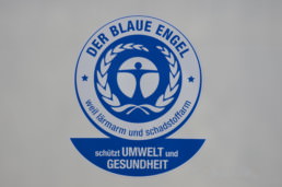 Blauer Engel Abzeichen - lärmarm und schadstoffarm - Musshoff Touristik Lippstadt